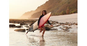 Surfing, kitesurfing alebo windsurfing – čo si vybrať a kde začať?